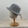 Novo chapéu de pescador de malha estilo francês inspirado em Hepburn para mulheres, versátil, moderno, elegante e que afina o rosto, adequado para outono e inverno