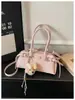 Design de Nicho Simples Moda para o Dia a Dia Bolsa de Ombro Único Sob o Braço Feminina 2026 Nova Bolsa Transversal Tendência Cool de Grande Capacidade