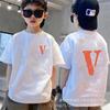 Top de Moda de Verano para Niños y Niñas de Nueva Llegada con Estampado en V para Bebés Pequeños y Medianos Camiseta de Manga Corta Moderna Estilo Calle Frito