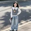 Estilo Coreano Casual Doce Fofo Camisa com Gola de Boneca Colete de Urso Jeans com Personalidade da Moda Conjunto de Três Peças para Primavera e Outono