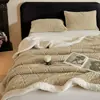 Manta gruesa de doble capa de lana de cordero con patrón jacquard, suave y amigable con la piel, se vende individualmente y es lavable a máquina.