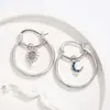 Brincos Assimétricos de Estrela e Lua Azuis com Toque de Alto Padrão, Luxo Leve, Estilo Único, Doce e Cool para Mulheres