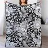 Manta Criativa para Colorir DIY Grafite Desenho em Linha Preto e Branco Manta Pintada à Mão para Lazer em Casa Manta Multifuncional para Soneca Venda por Atacado