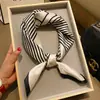 Bufanda de Seda Simple, Elegante y a la Moda, Lujo Ligero de Alta Gama, Versátil Pañuelo Cuadrado 100% Seda de Morera, Regalo de Vacaciones para Mujeres, Accesorio