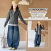 Roupa de outono estilosa e moderna para meninas: uma jaqueta moletom falsa de duas peças combinada com calças jeans casuais de perna larga estilo coreano