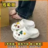 Sapatos Furados Fofos de Desenho Pacha Dog Femininos Verão 2023 Novo Estilo Coreano Versátil para Exterior Sandálias de Solado Grosso para Aumentar a Altura