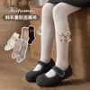Leggings para niños 2026 primavera y otoño nuevo estilo pantimedias para niñas con rayas finas y lazo, calcetines para bebé de PP grande al por mayor