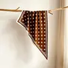 Pañuelo triangular de seda sintética con patrón geométrico único, accesorio versátil para el cabello estilo coreano, cinturón, pañuelo de seda pequeño, pañuelo para la cadera, pañuelo para el cuello al por mayor