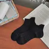 Calcetines Cortos Finos de Ramio Natural para Mujer, Estilo Veraniego con Calados de Malla, Transpirables, Dulce Estampado Floral y Textura Delicada