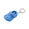 Fábrica Directa Transfronteriza dibujos animados lindos pequeños zapatillas zapatos con agujeros coche mochila colgante llavero regalo venta al por mayor