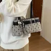 Bolso de mano nuevo para mujer 2026, bolso de hombro para el trabajo, bolso de nicho estilo coreano, bolso versátil para el antebrazo, exquisito y moderno con lunares