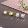 Brincos de Pérola Quadrados, Estilo Francês, Pequenos e Delicados, Elegantes para Mulheres, Estilo Quente 2023, Versáteis para Outono e Inverno, Brincos de Design de Nicho