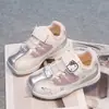 Sapatos de Menina Tênis Primavera e Outono Malha Estilo Popular 2026 Novo Estiloso Versátil Sapatos Infantis Forrest Gump Sapatos de Bebê