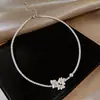 Colar Flor Pérola Zircônia Vintage Estilo Francês, Corrente de Clavícula Nicho de Luxo Leve com um Design Doce e Elegante
