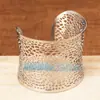 Pulsera abierta de acero inoxidable y acero de titanio, joyería popular europea y americana, con cuentas, se puede usar sola