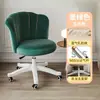 Cadeira de maquiagem confortável e estilosa para uso doméstico, perfeita para longos períodos sentada, com um design minimalista, banqueta em formato de pétala e um toque de luxo, ideal para a penteadeira do quarto de uma menina