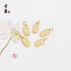 Accesorios Sencillos Tradicionales Chapados en Oro Colgantes Pequeños Accesorios para Pulsera Tejida DIY Collares con el Personaje para Bendición, Candado, Colgante de Lazo