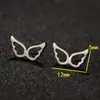 Aretes de acero inoxidable estilo bosque de primavera para niñas, con diseño de insecto, mariposa y abeja, sencillos y frescos, aptos para perforar el cartílago de la oreja, en stock
