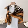 Pañuelo Cuadrado Grande Estampado de Lujo Imitación Seda Estampado de Leopardo Salvaje Bufanda de Seda Chal Pañuelo para la Cabeza Protector de Cuello Bufanda para el Cuello Bufanda Decorativa para Mujer