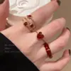 Anel esmaltado vermelho em formato de coração Ankara estilo francês vintage para atacado, moderno, luxo leve, anel simples e versátil para o dedo indicador para mulheres