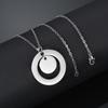 Collar con colgante de acero inoxidable con diseño de círculo de viento frío y redondo con costuras de tarjeta para hombres y mujeres, versátil llavero de joyería europea y americana