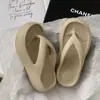 Chinelos com Sola Grossa de 6cm para Uso Externo de Verão Feminino Chinelos Macios Antiderrapantes para Interior Chinelos de Praia Chinelos