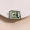 Broche Criativo de Moeda de Ouro Acessórios para Roupas Alfinete de Lapela Emblema de Metal Notas de Banco Forma Verde Europeia e Americana Medalha Roupas