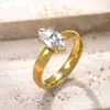 Anel Transfronteiriço Europeu e Americano de Aço Inoxidável 4mm Esfera Interna e Externa Inlaid Anel de Diamante Romboidal Fábrica de Joias de Aço Titânio de Luxo Acessível Banhado a Ouro 18K