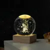 Bola de cristal personalizable grabada con láser 3D con luz nocturna emisora de luz, adorno de cristal de escritorio y decoración que realza el ambiente