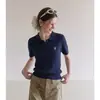 Camiseta de Punto Retro Azul Marino con Cuello Polo para Mujer, Verano Estilo Universitario Adelgazante Bordada Trenzada de Manga Corta Cintura Ceñida
