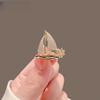 Broche de vela pequeño, insignia de temperamento de alta gama para hombres y mujeres, pin de vela suave, hebilla anti-luz, accesorios de ramillete para traje