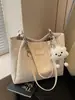 Nuevos bolsos de mano para otoño e invierno, bolsos tote versátiles, bolsos de hombro de gran capacidad, estilo simple y de lujo ligero, bolsos casuales para el día a día con un tacto de calidad
