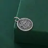 Colgante de Plata de Ley S925 con Forma de Cráter del Dios Amarillo de la Riqueza, Placa Redonda Sólida, Colgante Amarillo de Riqueza Finamente Elaborado, Accesorio Cultural Estilo Tíbet, Colgante Lateral