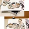 Sandalias Cerradas para Niñas 2026 Verano Nuevas Suela Suave Huecas Zapatos para Bebé Niña Zapatos de Cuero para Niñas Zapatos de Princesa para Niños