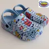 Chinelos Infantis Verão Baotou Chinelos Sapatos com Furos para Jardim Chinelos de Material PVC BD89B-1