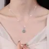 Collar de plata de ley S925 con moissanita de color para mujer, colgante redondo de cuatro puntas de 1 quilate, cadena para la clavícula con gema de color al por mayor transfronteriza