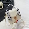 Design de Nicho 2024 Novo Verão Estilo Simples e Ocidental Lenço Quadrado Pequeno Moderno Moda Bolsa Transversal de Ombro Único Bolsa Quadrada Pequena