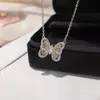 Collar de Mariposa Hueca de Lujo Ligero de Nicho Cadena para Clavícula Diseño con Sentido Cadena para el Cuello Taladrado Cepillado Chapado en Oro de 18 Quilates Encaje con Diamante para Mujer