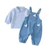 Conjunto de overol para niños y niñas, nueva moda de otoño, lindo conjunto de dos piezas de jeans de una pieza y camisa a cuadros, moderno