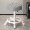 Taburete con Ruedas, Taburete Redondo Giratorio Ajustable para Salón de Belleza, Taburete de Trabajo para Peluquería y Salón de Uñas, Silla con Respaldo, Triple Protección, Piel de Microfibra