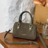 Bolsa de Mão Estilo de Rua Bolsa Boston 2025 Novo Estilo Fashionável Compacta Texturizada Moda Transversal de Ombro para Mulheres