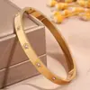 Pulseira de Aço Titânio Mais Vendida Transfronteiriça Que Não Desbota, Moda de Alto Padrão para Mulheres, Popular na Europa e América, Fivela de Luxo Leve Pulseira Coração