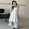 Conjunto de Verão Estilo Coreano para Meninas 2026 Doce Conjunto de Três Peças com Vestido de Alça e Calça Jeans com Renda para Crianças Maiores