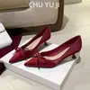 Primeiro Encontro Temporada Vermelha Bico Fino Laço Salto Alto Cetim Elegante Taça de Vinho Salto Médio Noivado Sapatos de Noiva para Uso Diário