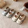 Sandálias Infantis de Gato de Desenho Animado para Meninas da Primavera de 2026 com Decoração de Laço, Sapatos Infantis Fofos e Doces, Versátil