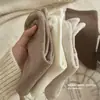 Calcetines Calcetines de Media Caña Otoño e Invierno Rayas Finas Maillard Color Sólido Ins de Moda Versátiles de Caña Alta Suaves y Transpirables para Mujer