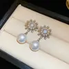 Pendientes de Plata Aguja Perla Gota de Agua Moda Retro Versátiles Pendientes de Botón Lujo Ligero Pendientes de Gama Alta con Sentido de Diseño Nicho