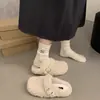 Meia-calça inferior chinelos usar grossa bico fechado novo estilo 2026 exterior outono e inverno estação sapatos de pele feminina mais veludo Birkenstock sapatos pele de cordeiro quente moda