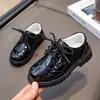 Zapatos de cuero negro para niños, forrados de felpa y engrosados, zapatos de charol para niños mayores, estilo británico, adecuados para actuaciones, otoño e invierno, zapatos de cuero para pajes niños