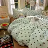 Juego de ropa de cama de invierno de cuatro piezas estilo blogger coreano, ultra suave de calidad A, de terciopelo de leche, con estampado de lunares estilo INS y diseño cálido de vellón de doble cara